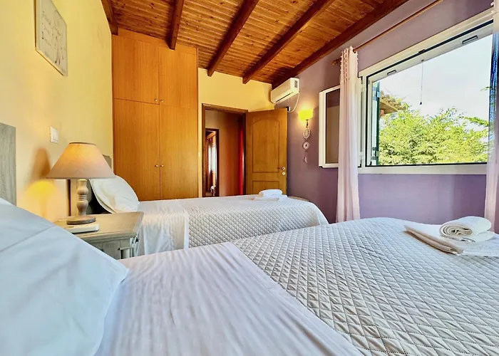 Villa Beachfront Rania With Private Pool By Dadovillas Chalikounas