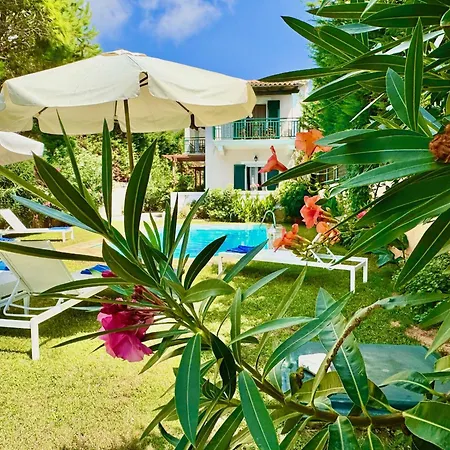 Beachfront Rania With Private Pool By Dadovillas Vilă *