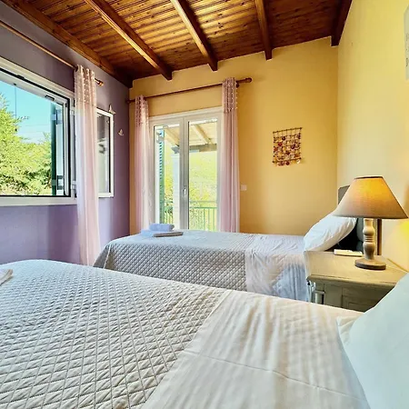 Beachfront Rania With Private Pool By Dadovillas Vilă