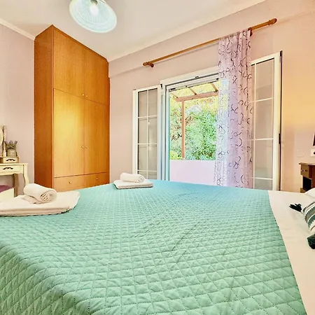 Beachfront Rania With Private Pool By Dadovillas