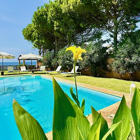 Vilă Beachfront Rania With Private Pool By Dadovillas