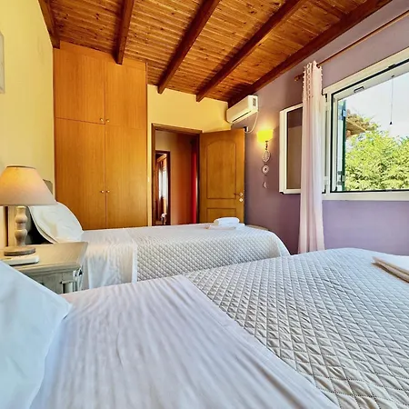 Villa Beachfront Rania With Private Pool By Dadovillas Halikounas