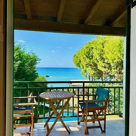 Willa Beachfront Rania With Private Pool By Dadovillas Halikounas