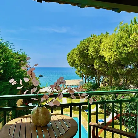 Beachfront Rania With Private Pool By Dadovillas