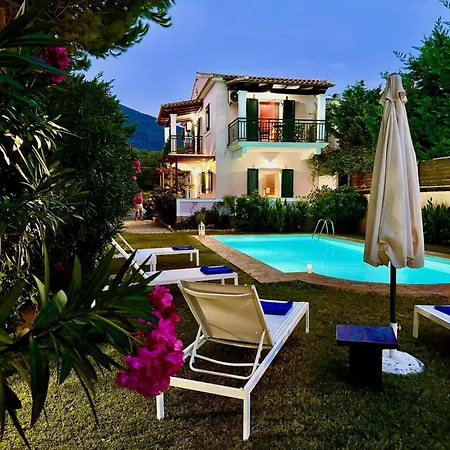 Willa Beachfront Rania With Private Pool By Dadovillas