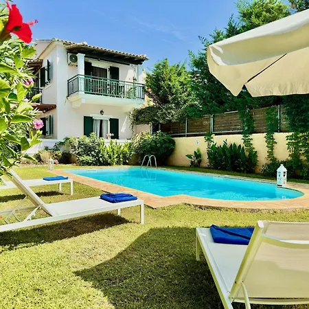 Beachfront Rania With Private Pool By Dadovillas Willa