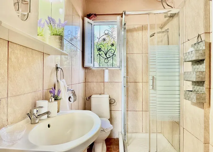 Beachfront Rania With Private Pool By Dadovillas Halikounas